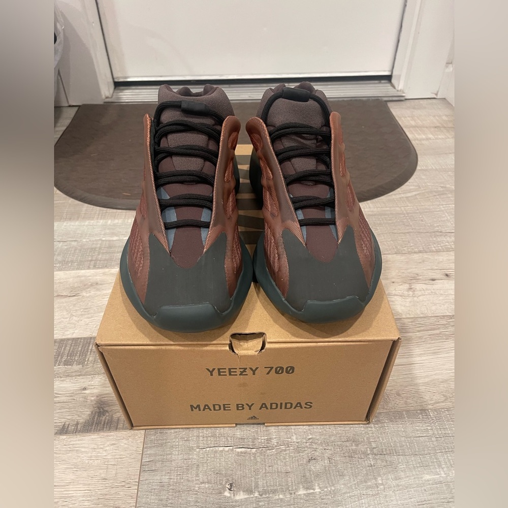Adidas Yeezy 700 V3